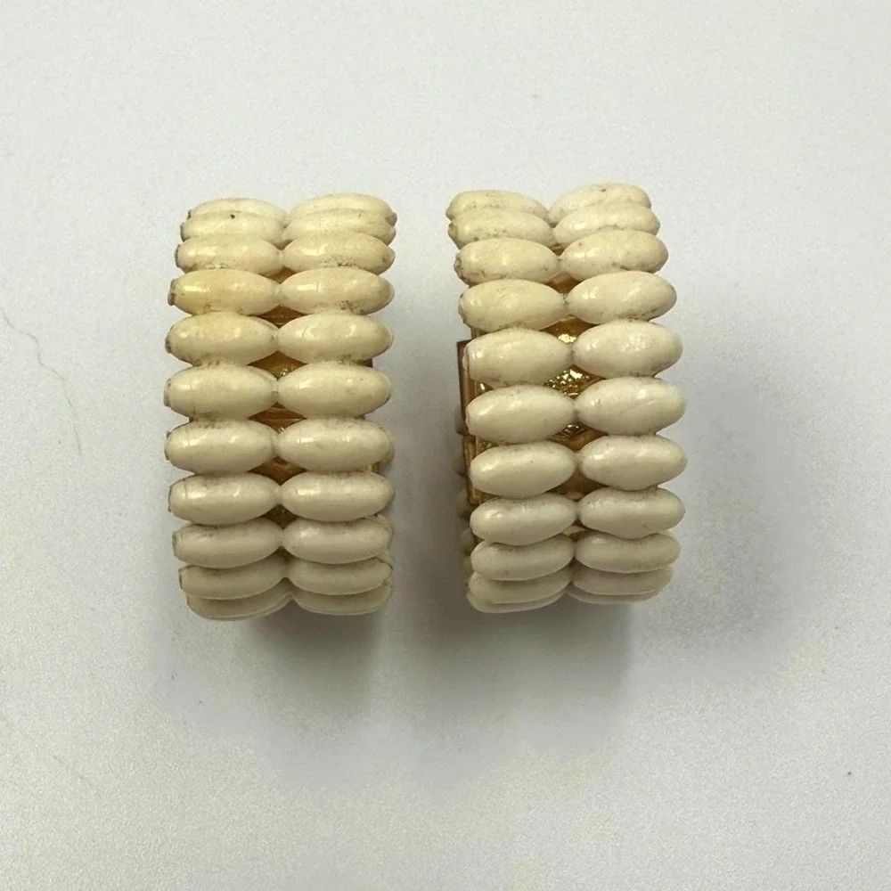 Vintage Mid Century Cream‎ Beaded Hoop Earrings Gold Tone Screw Back Ivory White